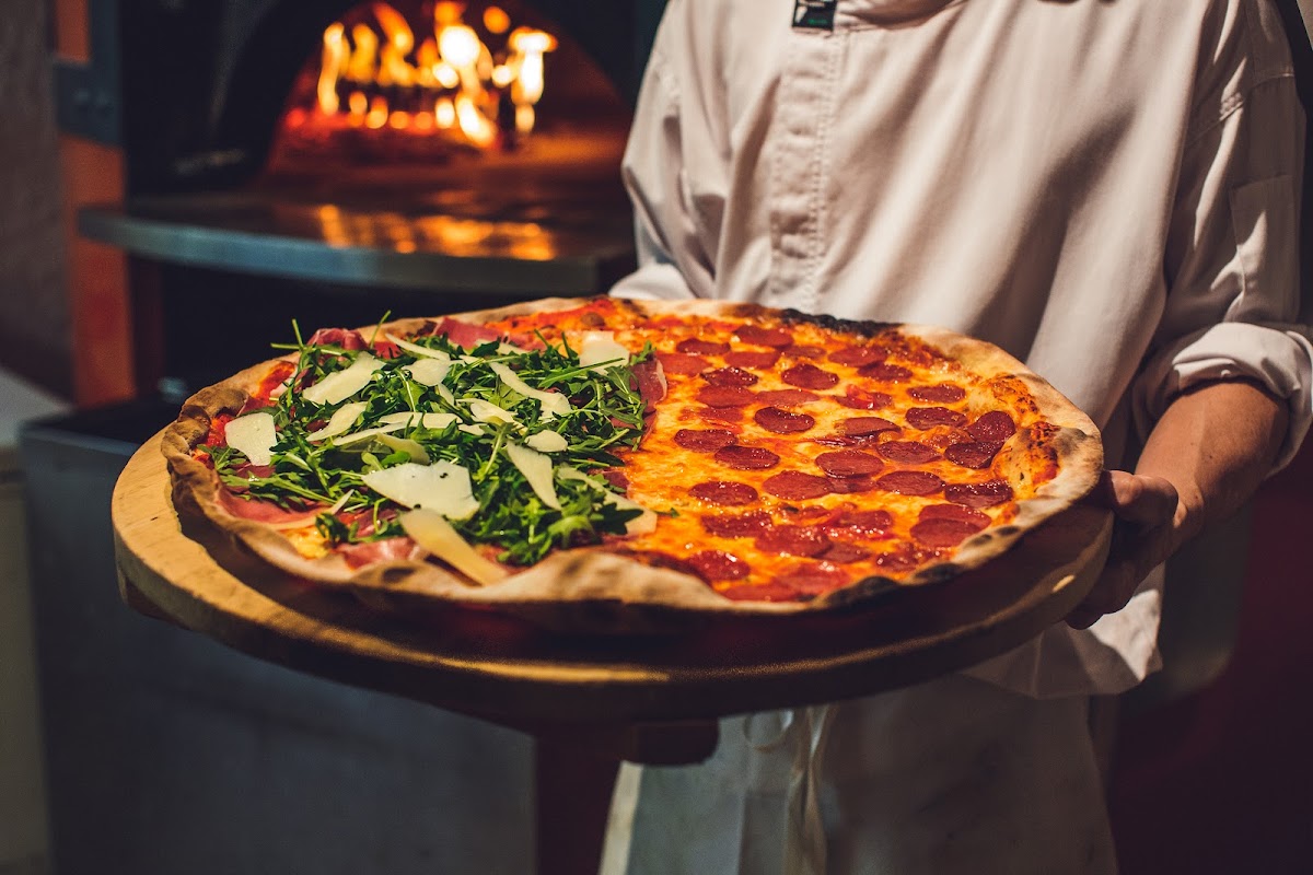 Peperoni Pizzeria @ United Square Photos 2